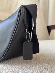 detail-Coach-Pace-Shoulder-Bag-Black-balilene