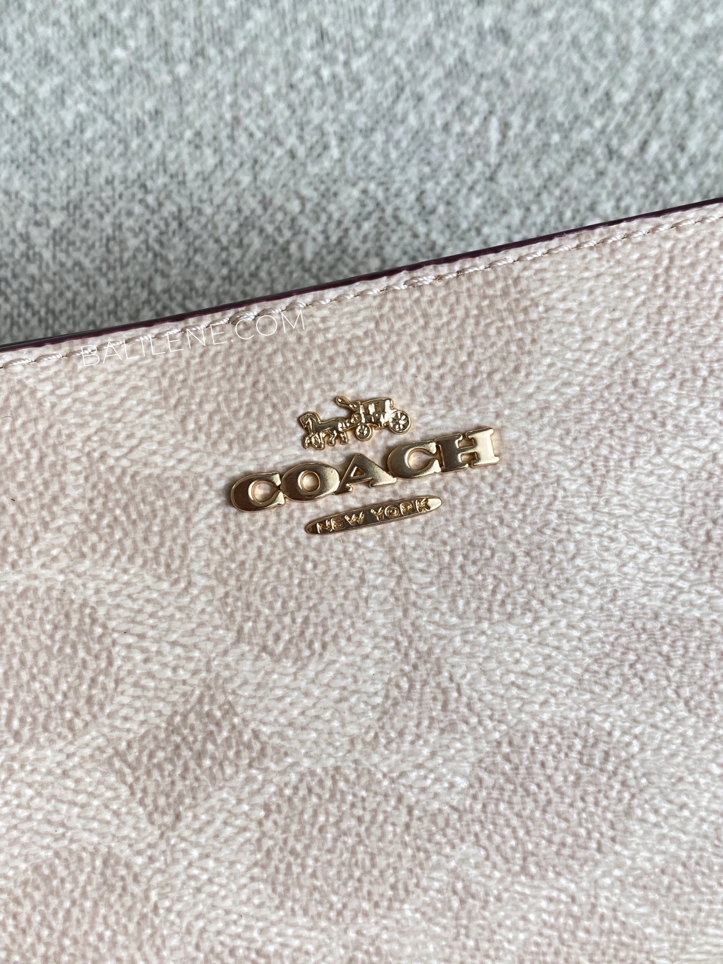detail-Coach-Snap-Wallet-In-Signature-Canvas-Sand-Chalk-balilene