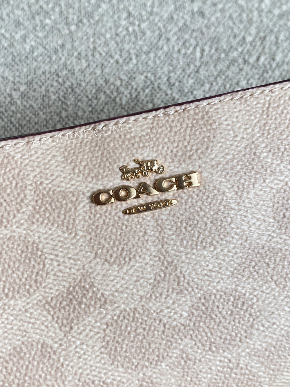 detail-Coach-Snap-Wallet-In-Signature-Canvas-Sand-Chalk-balilene