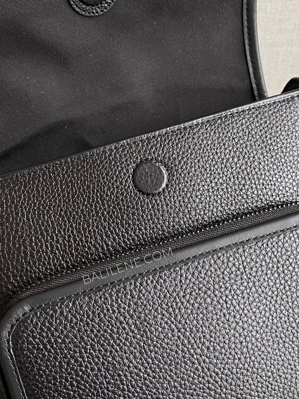 detail-Coach-Sullivan-Flap-Crossbody-Bag-Black-balilene