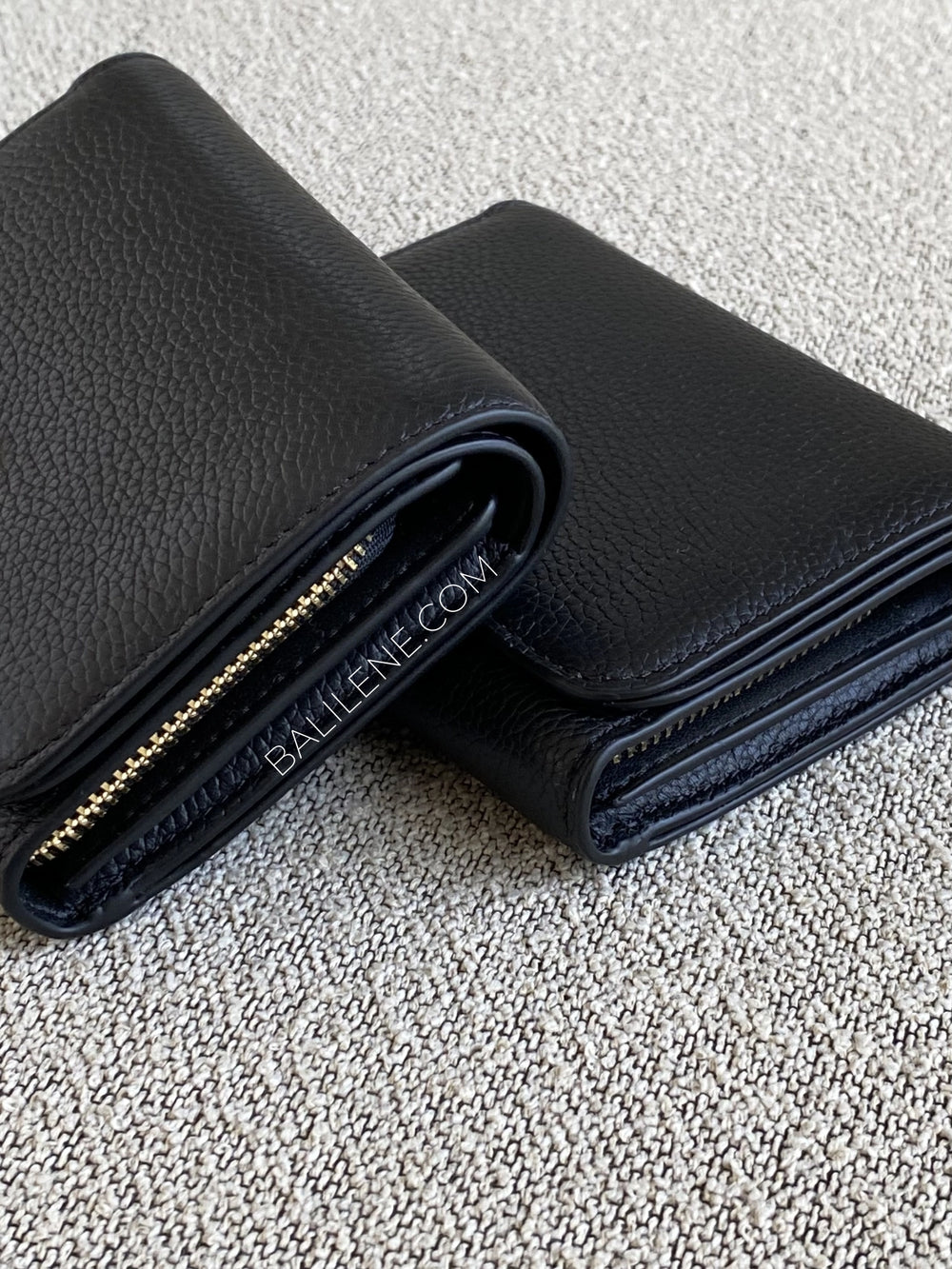 detail-Kate-Spade-Kayla-Pebbled-Leather-Small-L-Zip-Wallet-Black-balilene