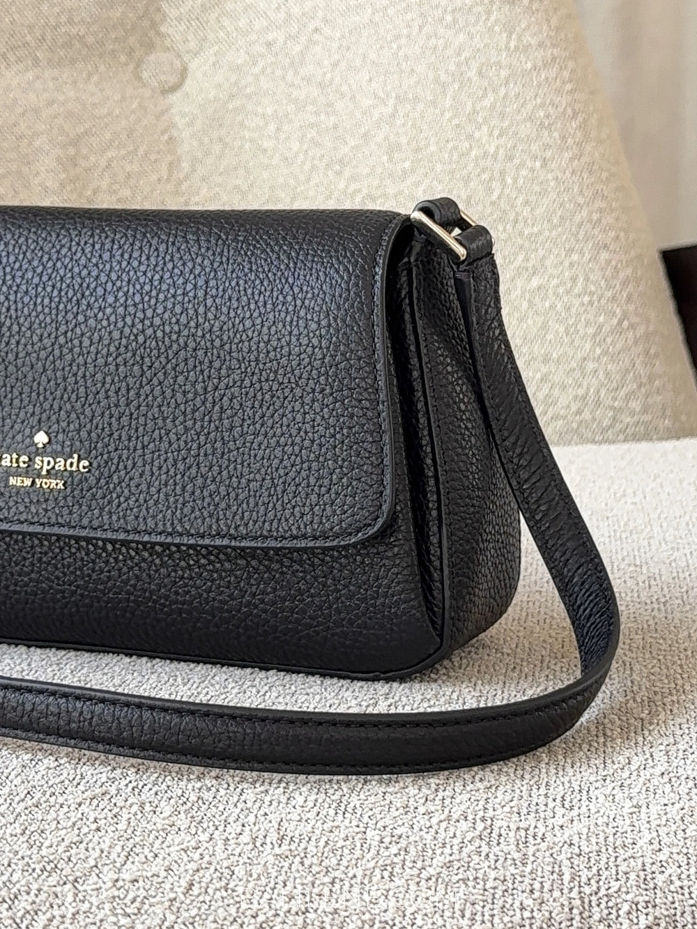 detail-Kate-Spade-Sutton-Mini-Flap-Crossbody-Black-balilene