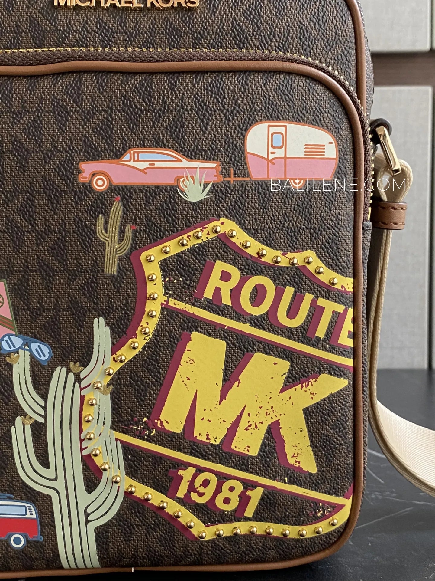 detail-Michael-Kors-35S1G3DC8B-Desert-Road-Trip-Jet-Set-Medium-Brown-Multi-balilene