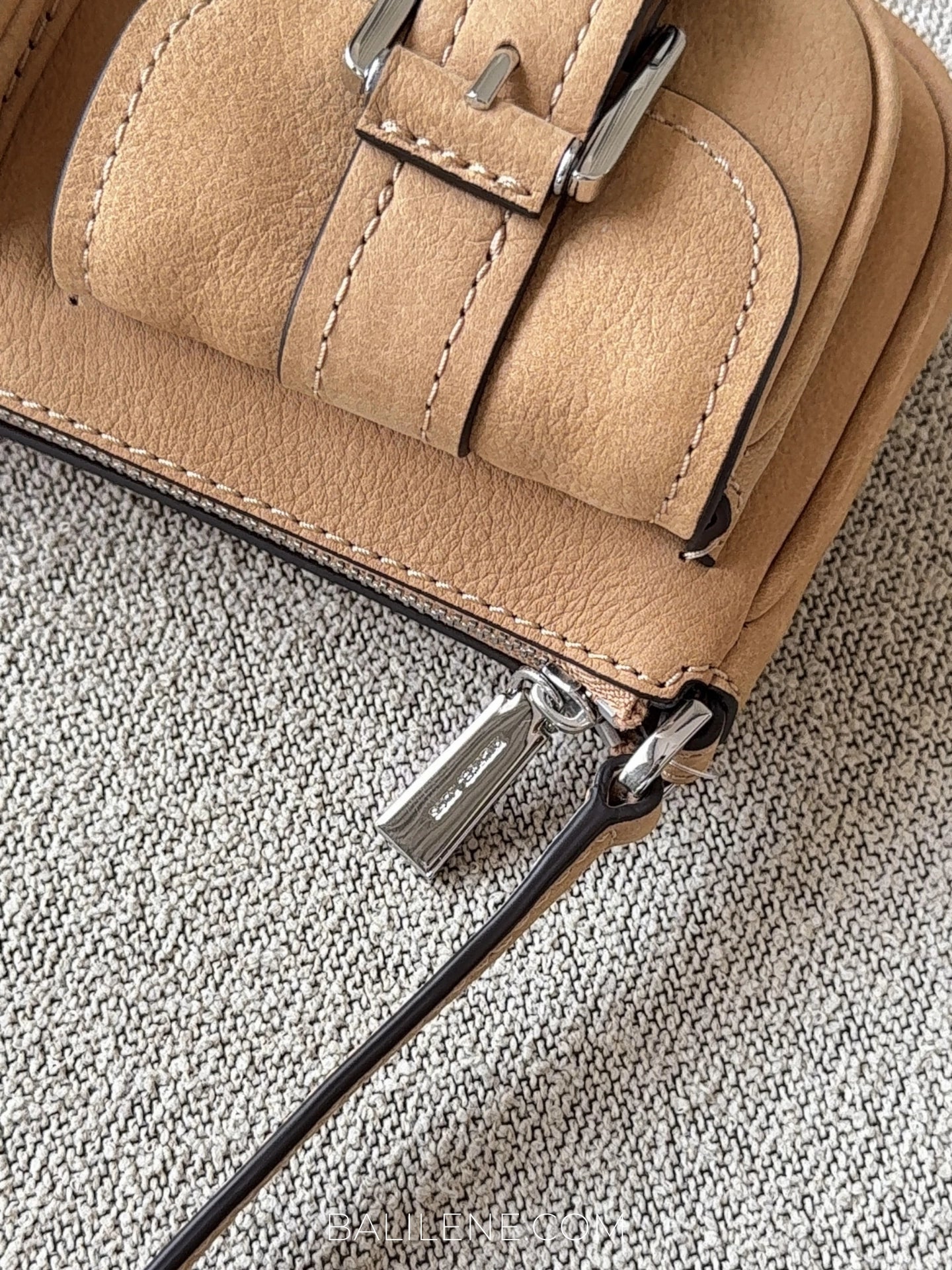 detail-Michael-Kors-Zoe-Small-Nubuck-Convertible-Pochette-Peanut-balilene