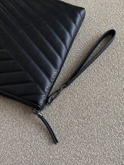 detail-Strap-Tory-Burch-Kira-Chevron-Pave-Logo-Pouch-Black-balilene