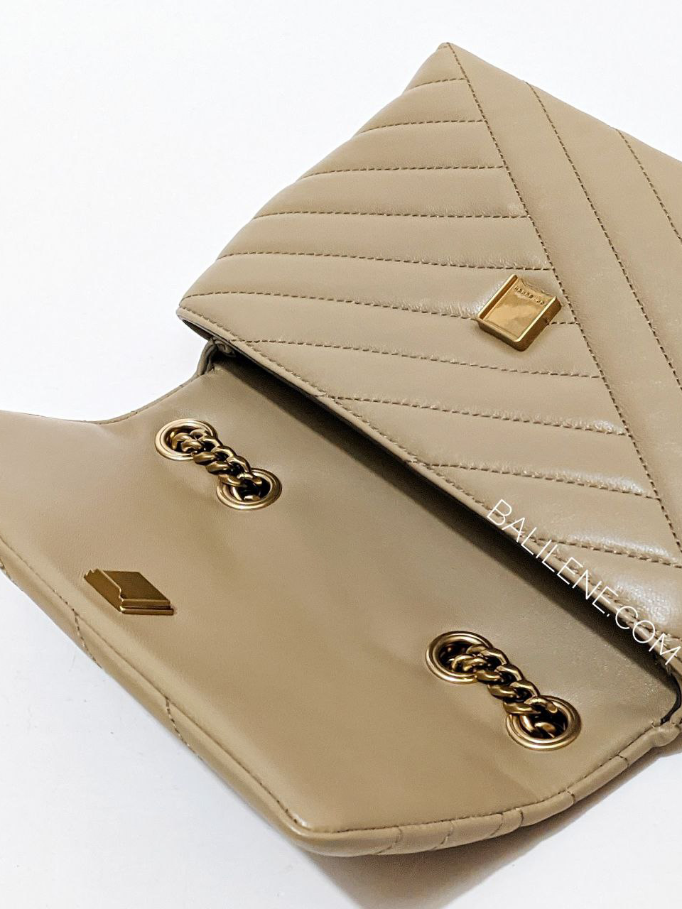 detail-Tory-Burch-Kira-Chevron-Small-Convertible-Shoulder-Bag-Pebblestone