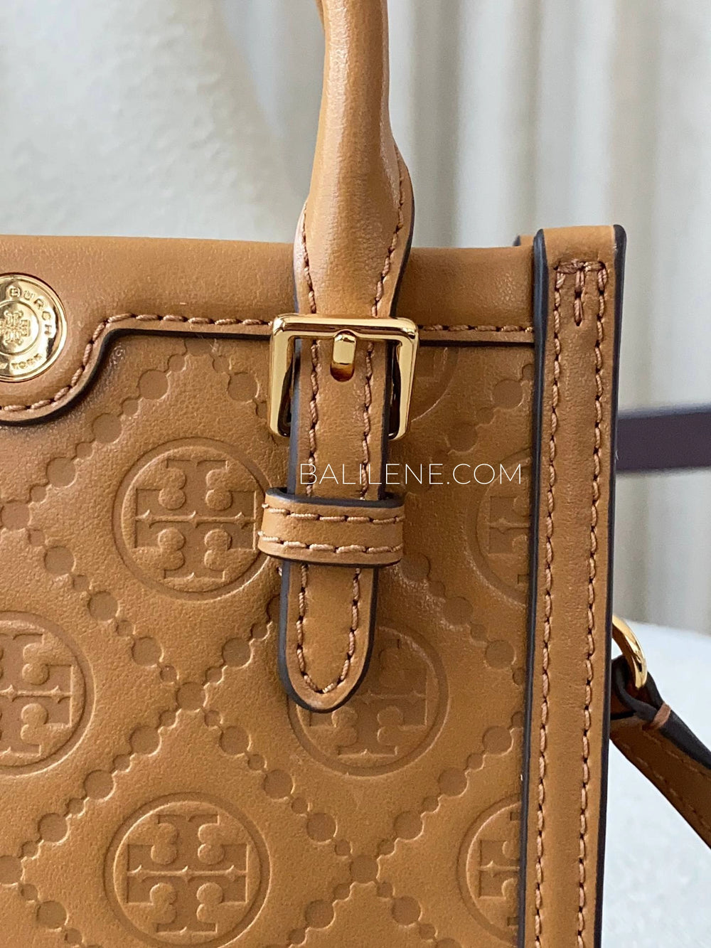 detail-Tory-Burch-T-Monogram-Leather-Mini-Tan-balilene