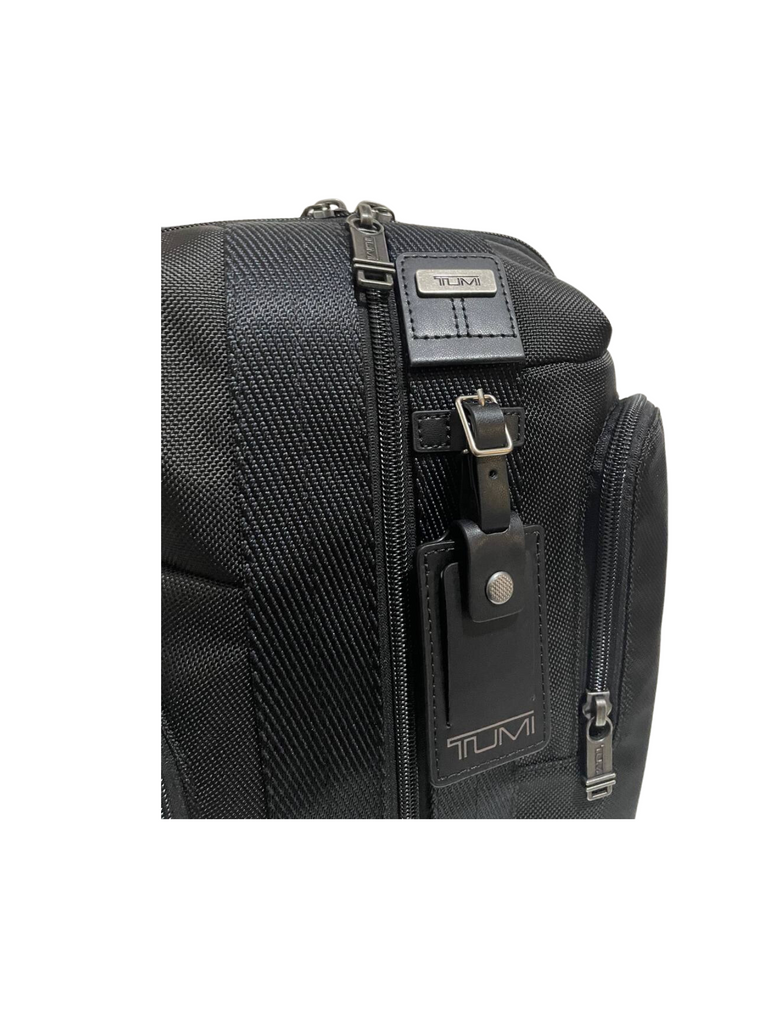 detail-Tumi-Higgins-Sling-Bag-Black