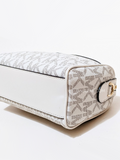 detail-bagian-bawah-Michael-Kors-Blaire-Extra-Small-Logo-Duffle-Crossbody-Bag-Vanilla