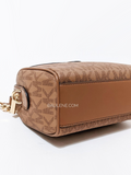 detail-bagian-bawah-Michael-Kors-Blaire-Extra-Small-Logo-Duffle