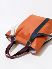 detail-bagian-belakang-Longchamp-Le-Pliage-Small-Re-Play-Tote-Bag-Carotte