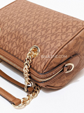 detail-bagian-belakang-Michael-Kors-Blaire-Extra-Small-Logo-Duffle