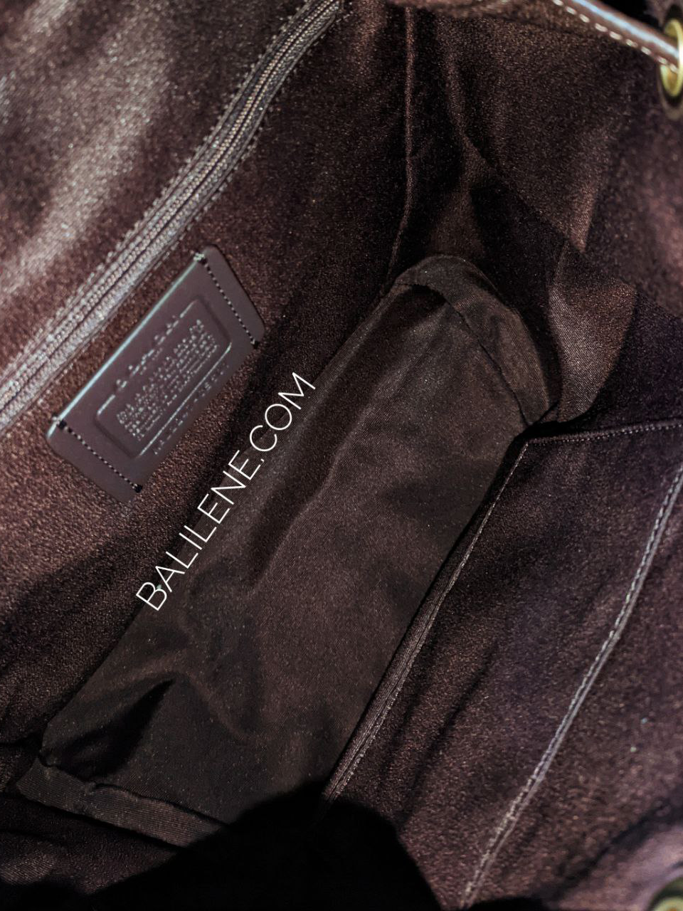 detail-bagian-dalam-Coach-Dempsey-Drawstring-Backpack-In-Signature-Jacquard-With-Stripe-And-Coach-Patch-Wine-Multi