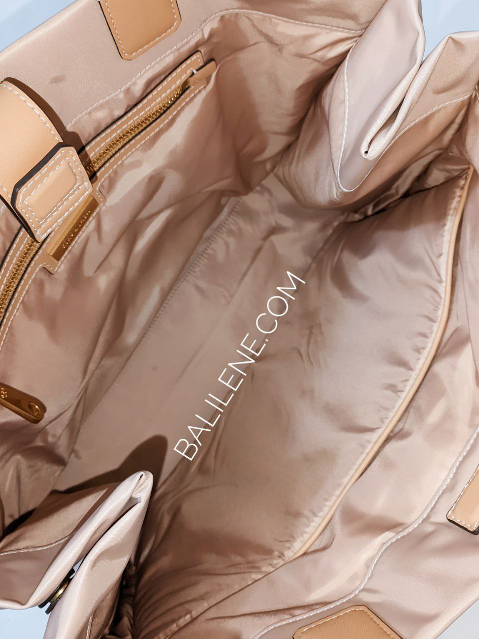 detail-bagian-dalam-tas-Tory-Burch-Ella-Tote-Rose-Dawn