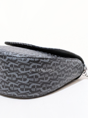 detail-bagian-samping-Aigner-Ava-Small-Shoulder-Bag-Logo-Black