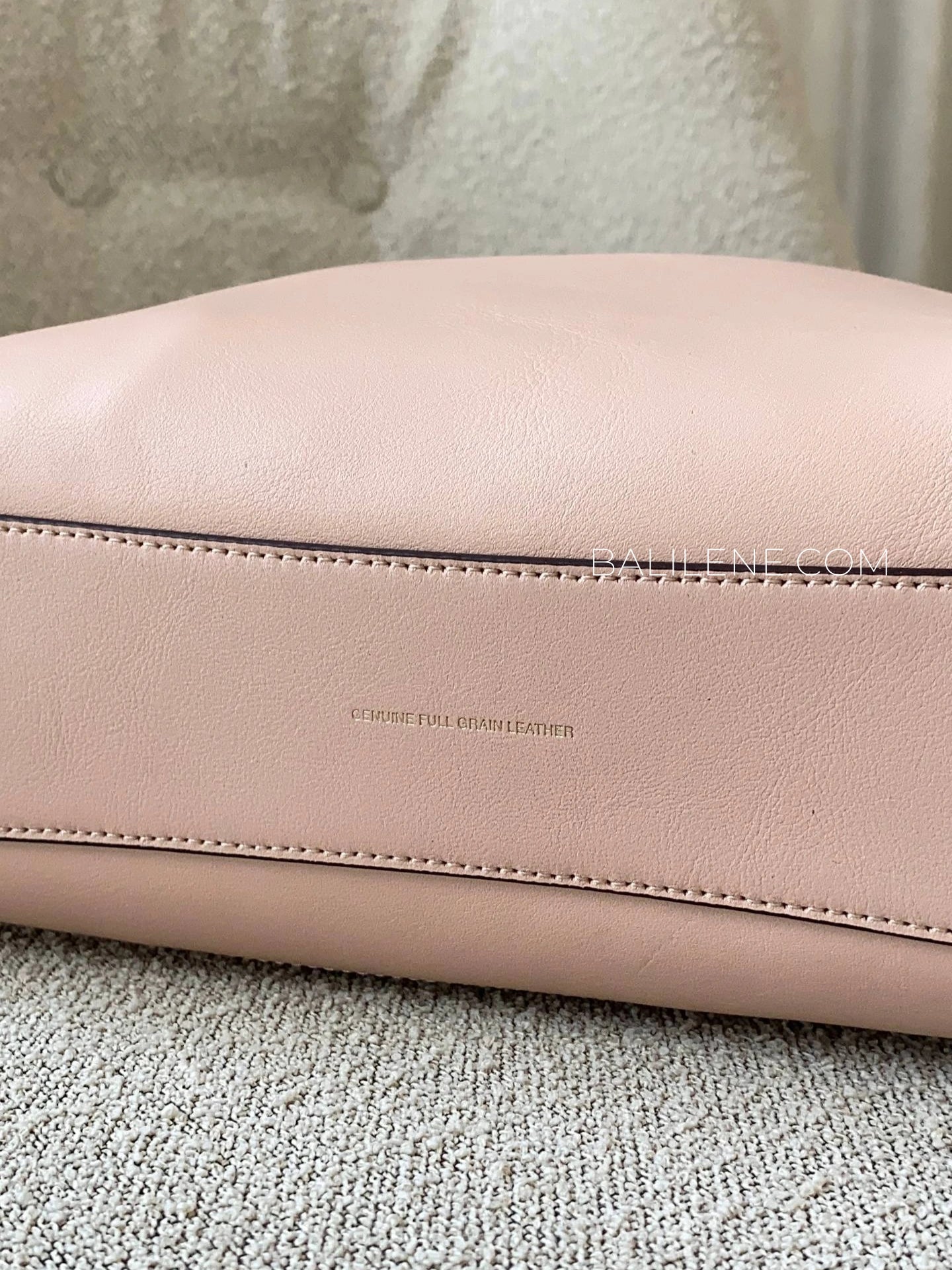 detail-bawah-Coach-Brooklyn-Shoulder-Bag-28-Cream-balilene