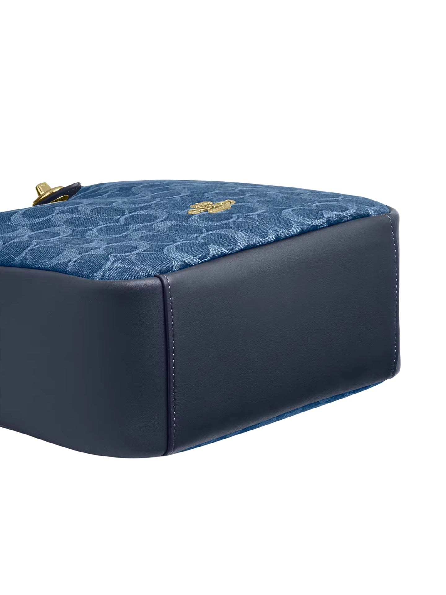 detail-bawah-Coach-Hadley-Convertible-Crossbody-Bag-In-Signature-Denim-Indigo