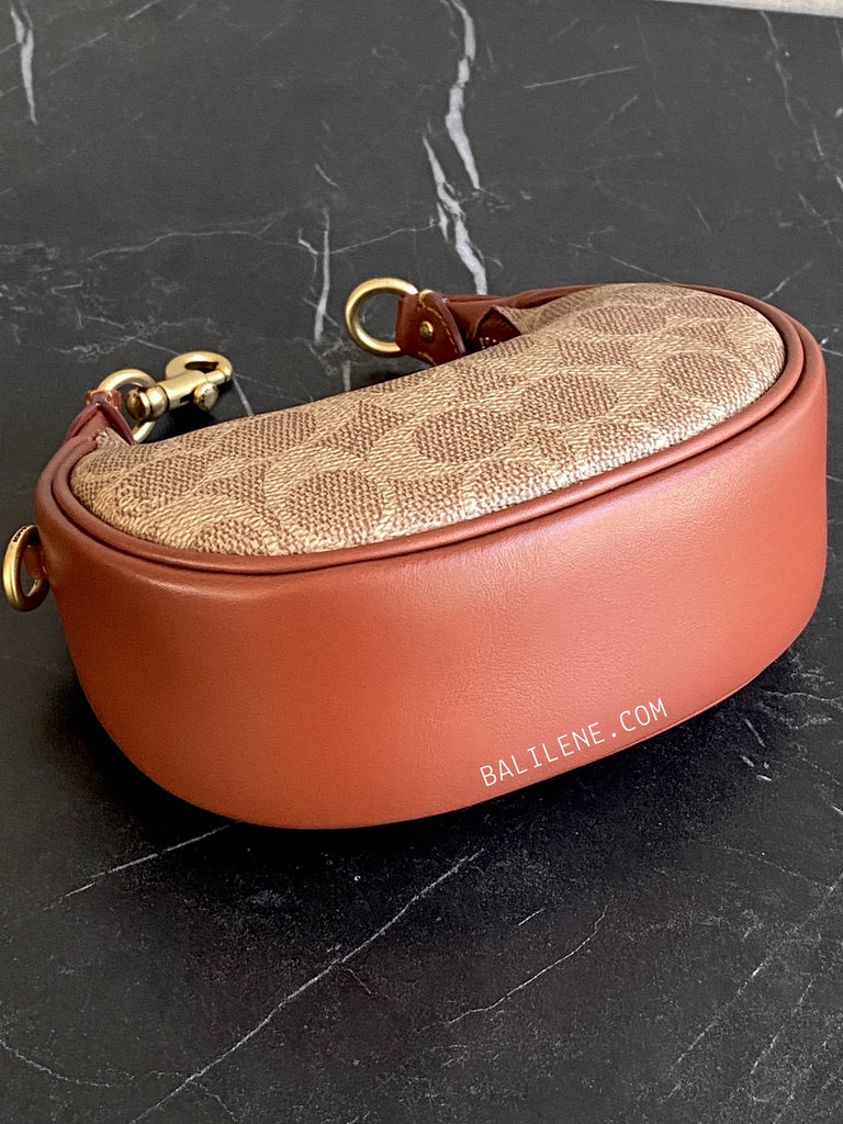detail-bawah-Coach-Jonie-Bag-In-Signature-Canvas-Tan-Rust-balilene