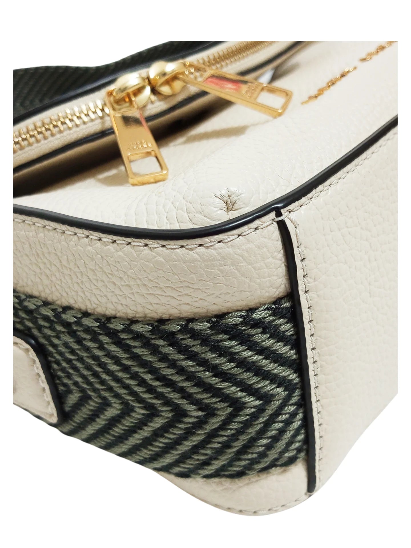 detail-bawah-Marc-Jacobs-The-Groove-Mini-Messenger-Bag-Marshmallow