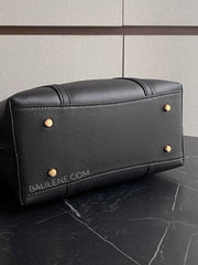 detail-bawah-Tory-Burch-Perry-Small-Triple-Compartment-Tote-Bag-Black-balilene