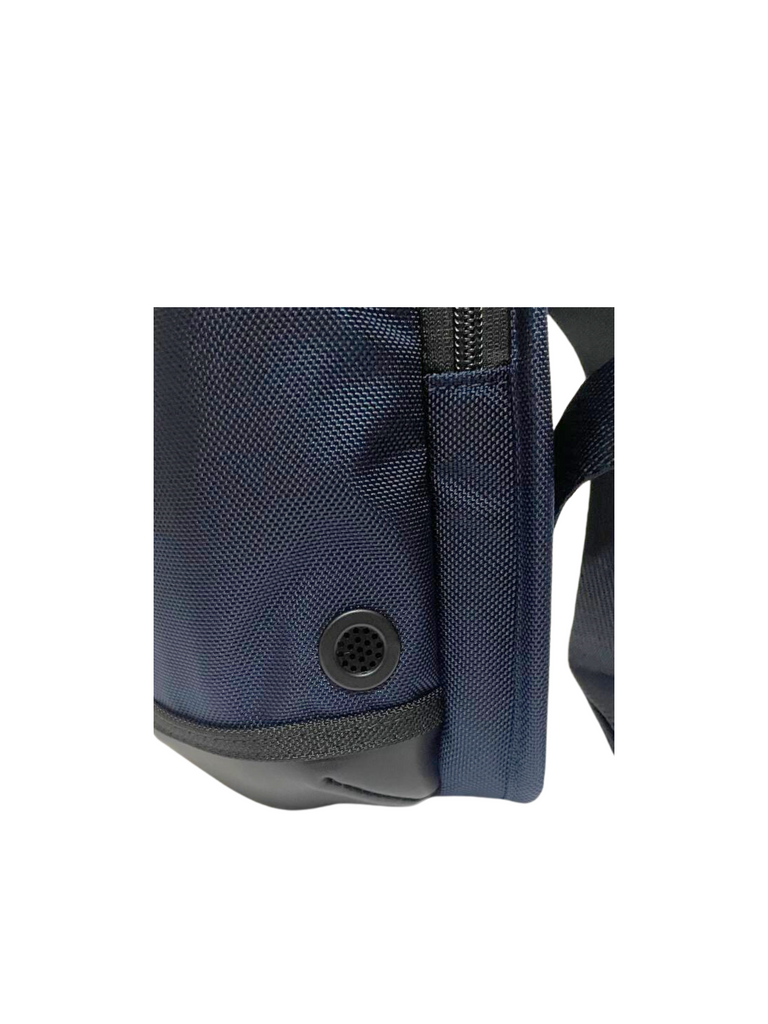 detail-bawah-Tumi-Higgins-Sling-Bag-Navy