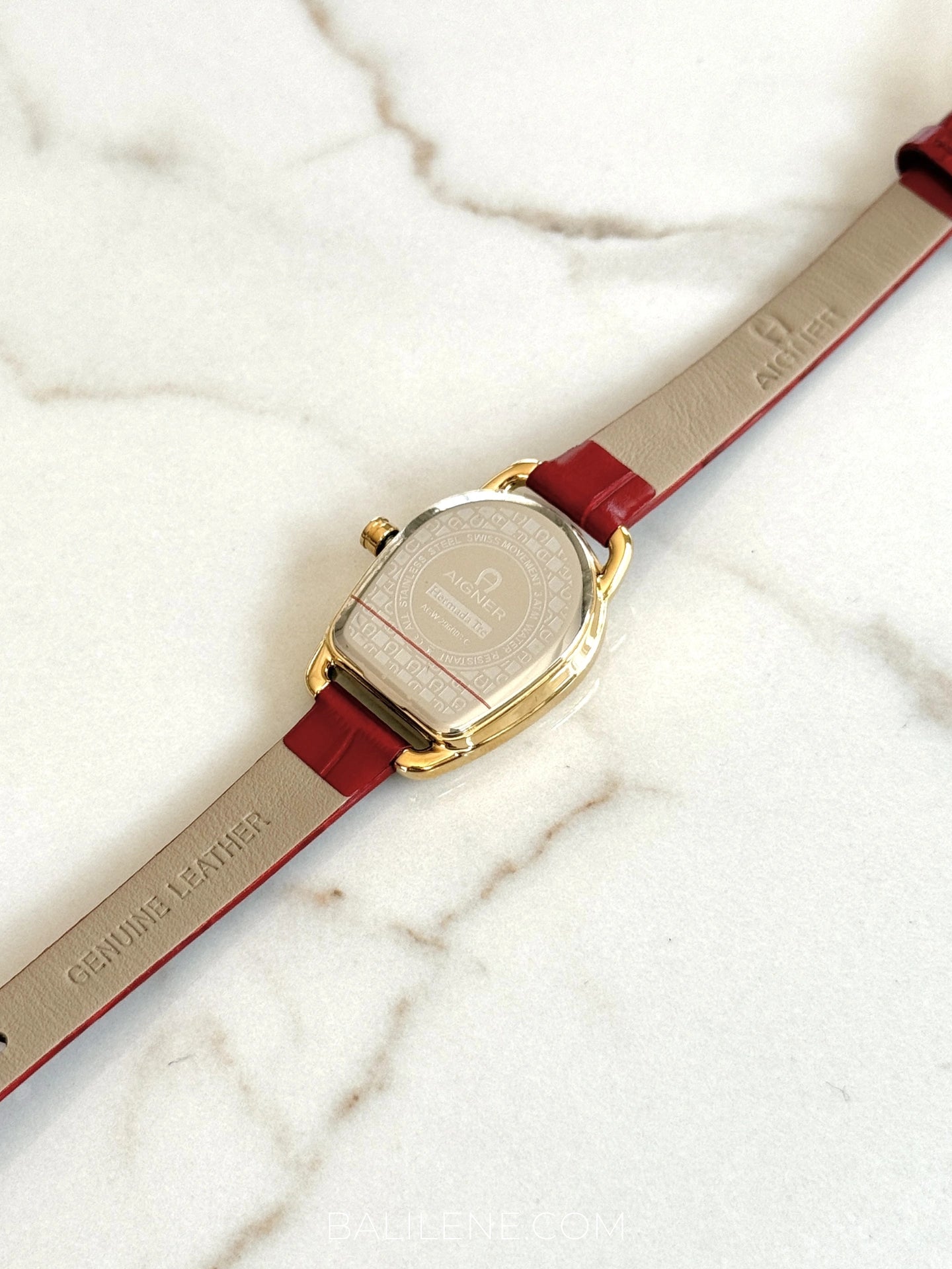 detail-belakang-Aigner-Hermada-III-Gold-Case-Red-Leather-Strap-balilene