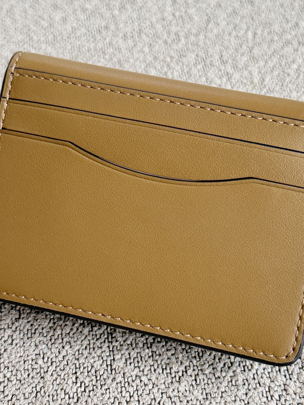 detail-belakang-Coach-Bandit-Card-Case-Wallet-Muted-Olive-balilene