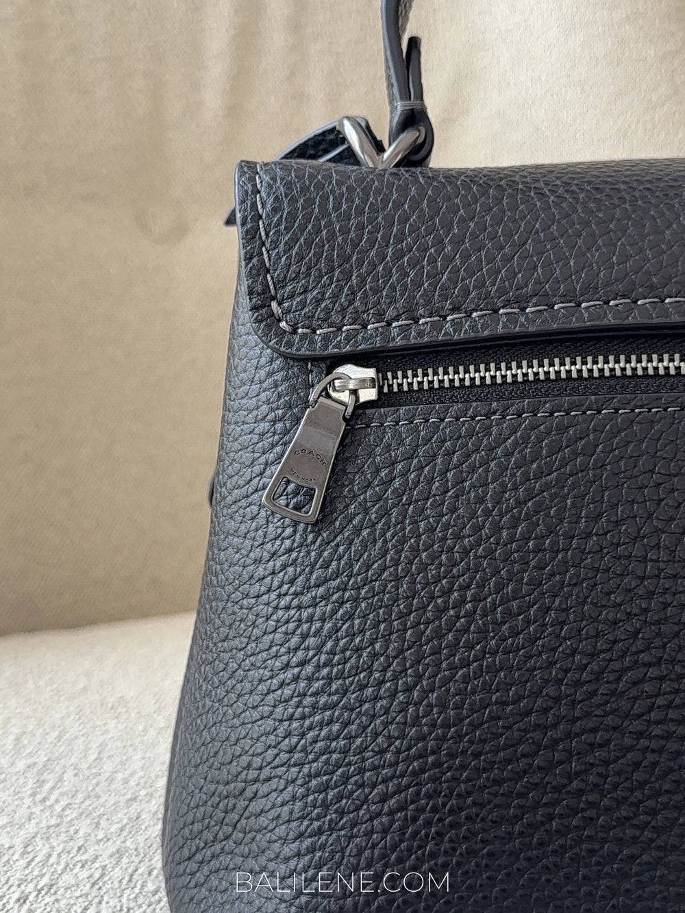 detail-belakang-Coach-Black-Emory-Top-Handle-Bag-Black-balilene