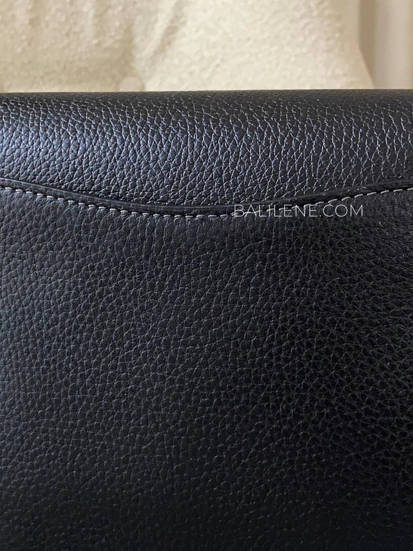 detail-belakang-Coach-Cassie-Crossbody-Bag-19-Black-balilene