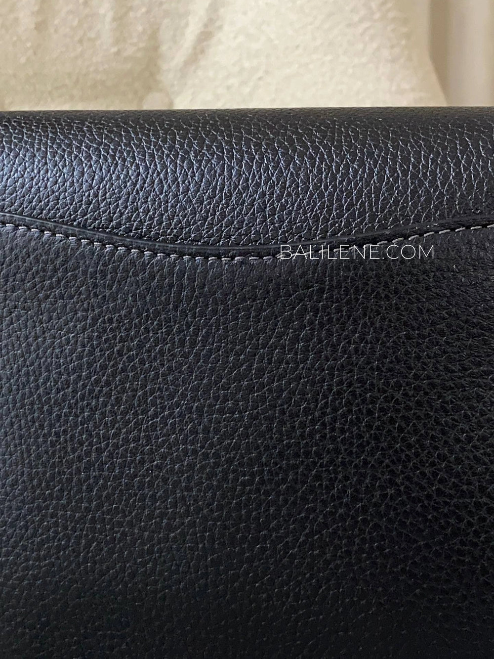 detail-belakang-Coach-Cassie-Crossbody-Bag-19-Black-balilene
