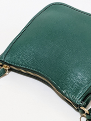 detail-belakang-Coach-Chaise-19-Crossbody-Bag-Dark-Pine