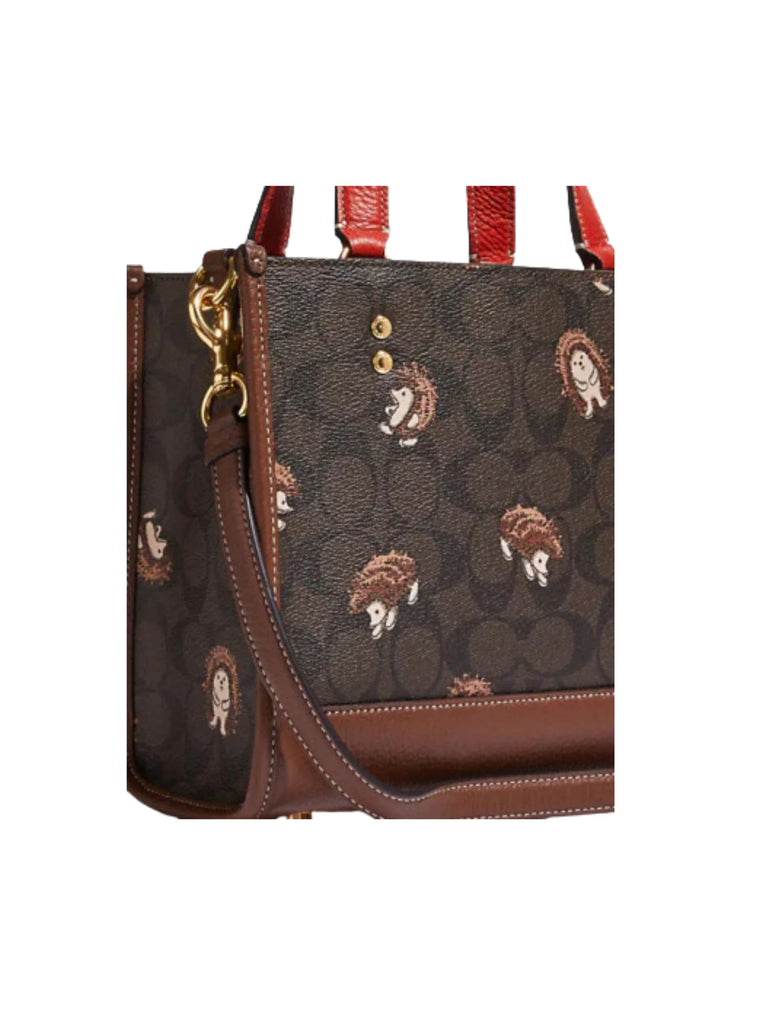 detail-belakang-Coach-Dempsey-Tote-22-In-Signature-Canvas-With-Hedgehog-Print-Brown-Black-MultiWEBP