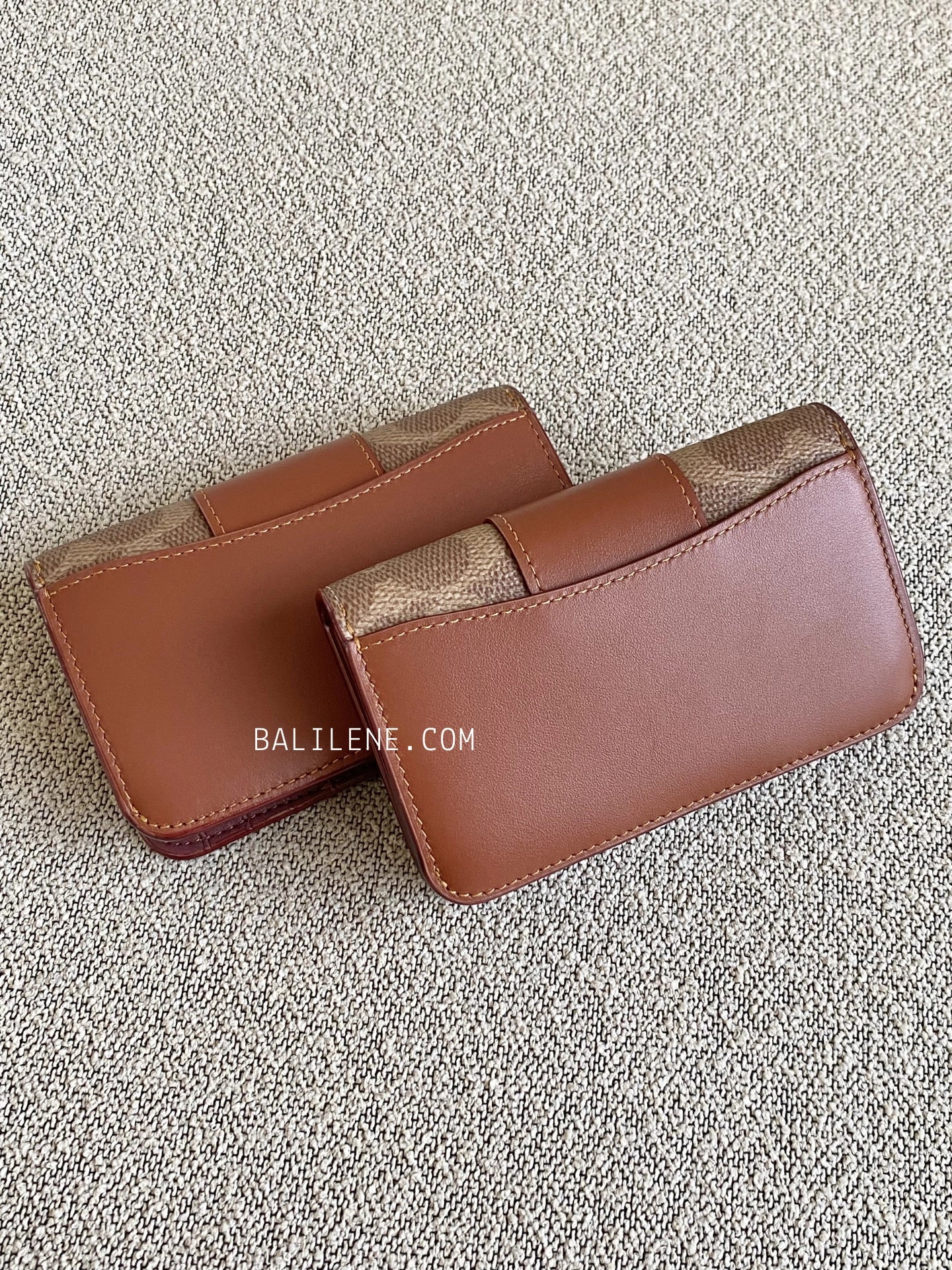 detail-belakang-Coach-Essential-Slim-Card-Case-In-Signature-Canvas-Tan-Caramel-balilene