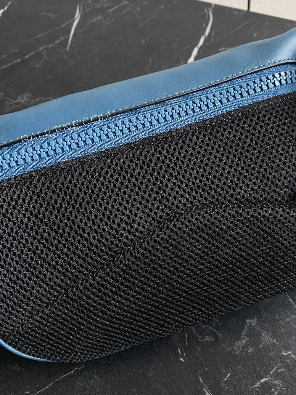 detail-belakang-Coach-F72956-Disney-X-Terrain-Belt-Bag-With-Snow-White-And-The-Seven-Dwarfs-Eyes-Print-Black-Multi-balilene