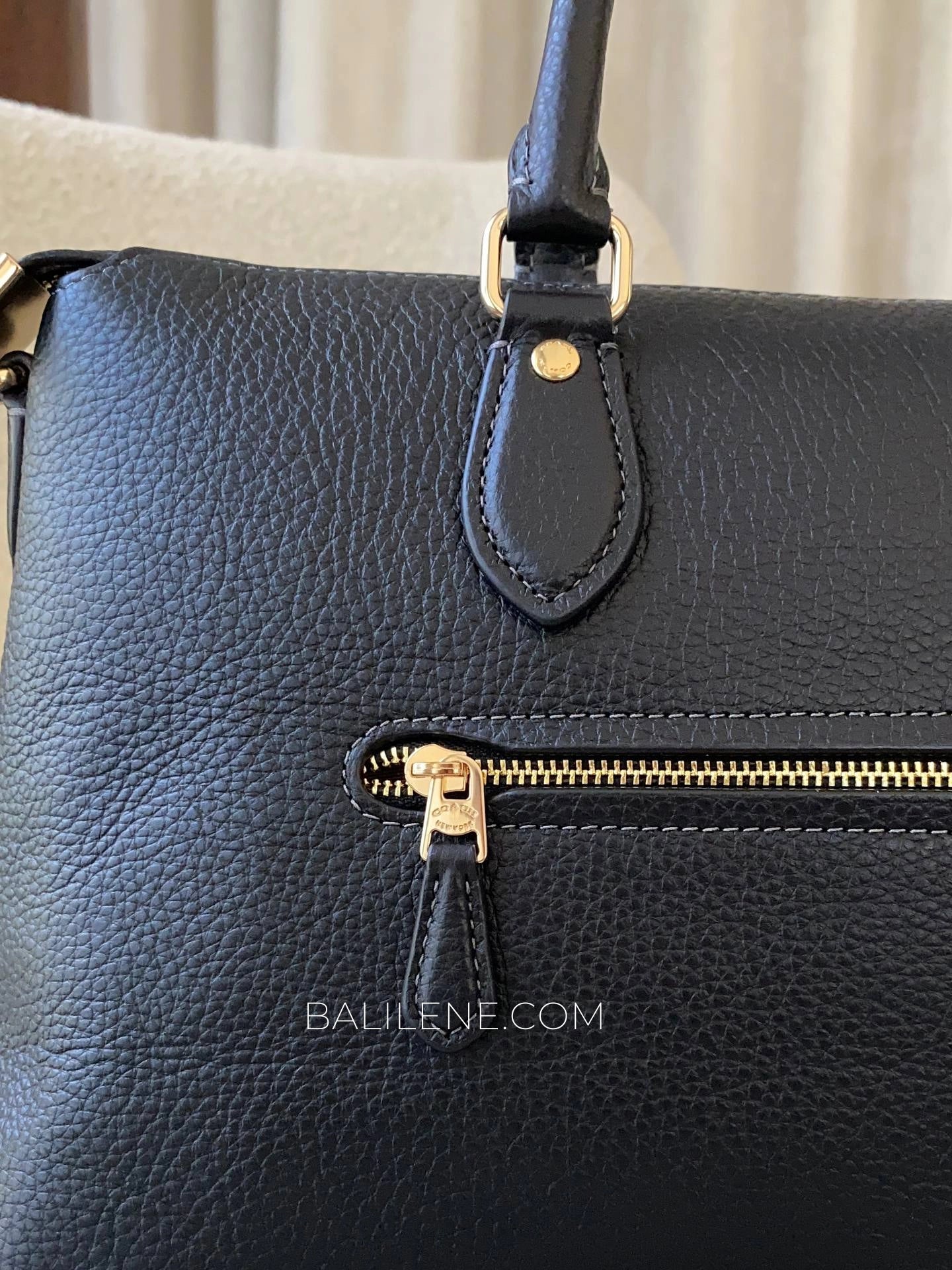 detail-belakang-Coach-Georgia-Satchel-Bag-Black-balilene