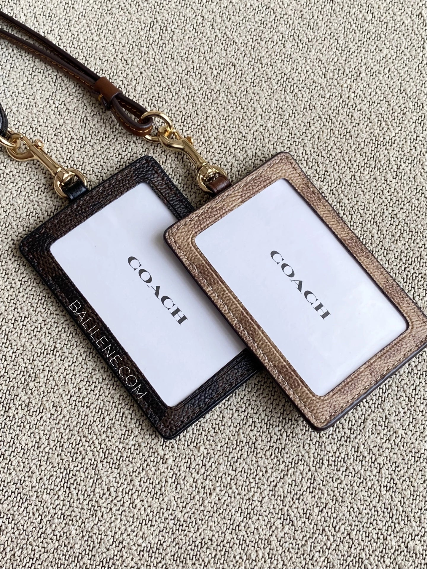 detail-belakang-Coach-Lanyard-In-Signature-Canvas-Tan-Brown-and-Walnut-Brown-balilene