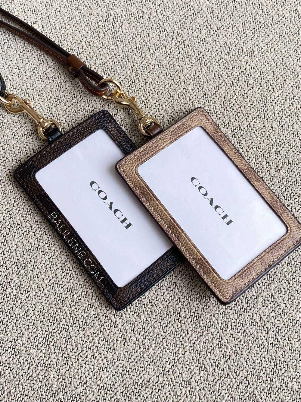 detail-belakang-Coach-Lanyard-In-Signature-Canvas-Tan-Brown-and-Walnut-Brown-balilene