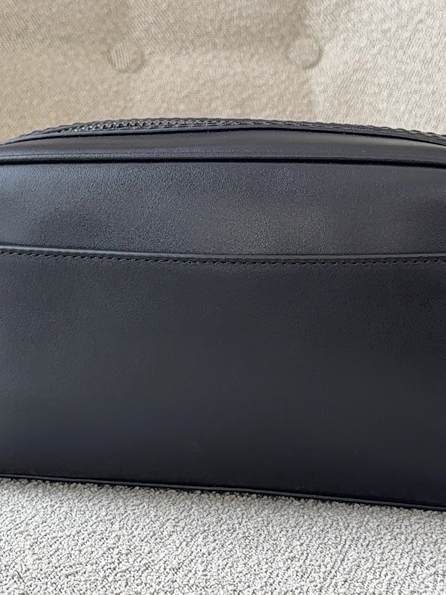 detail-belakang-Coach-Small-Leather-Travel-Kit-Pouch-Bag-Black-balilene