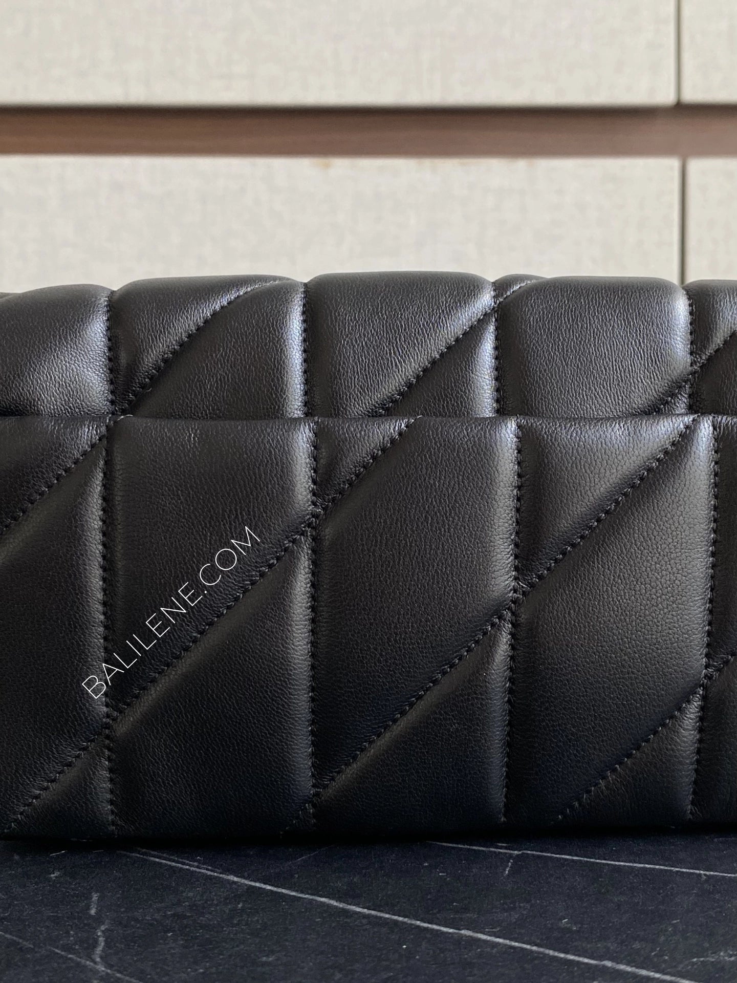 detail-belakang-Coach-Tabby-Chain-Crossbody-Bag-19-With-Quilting-Black-balilene