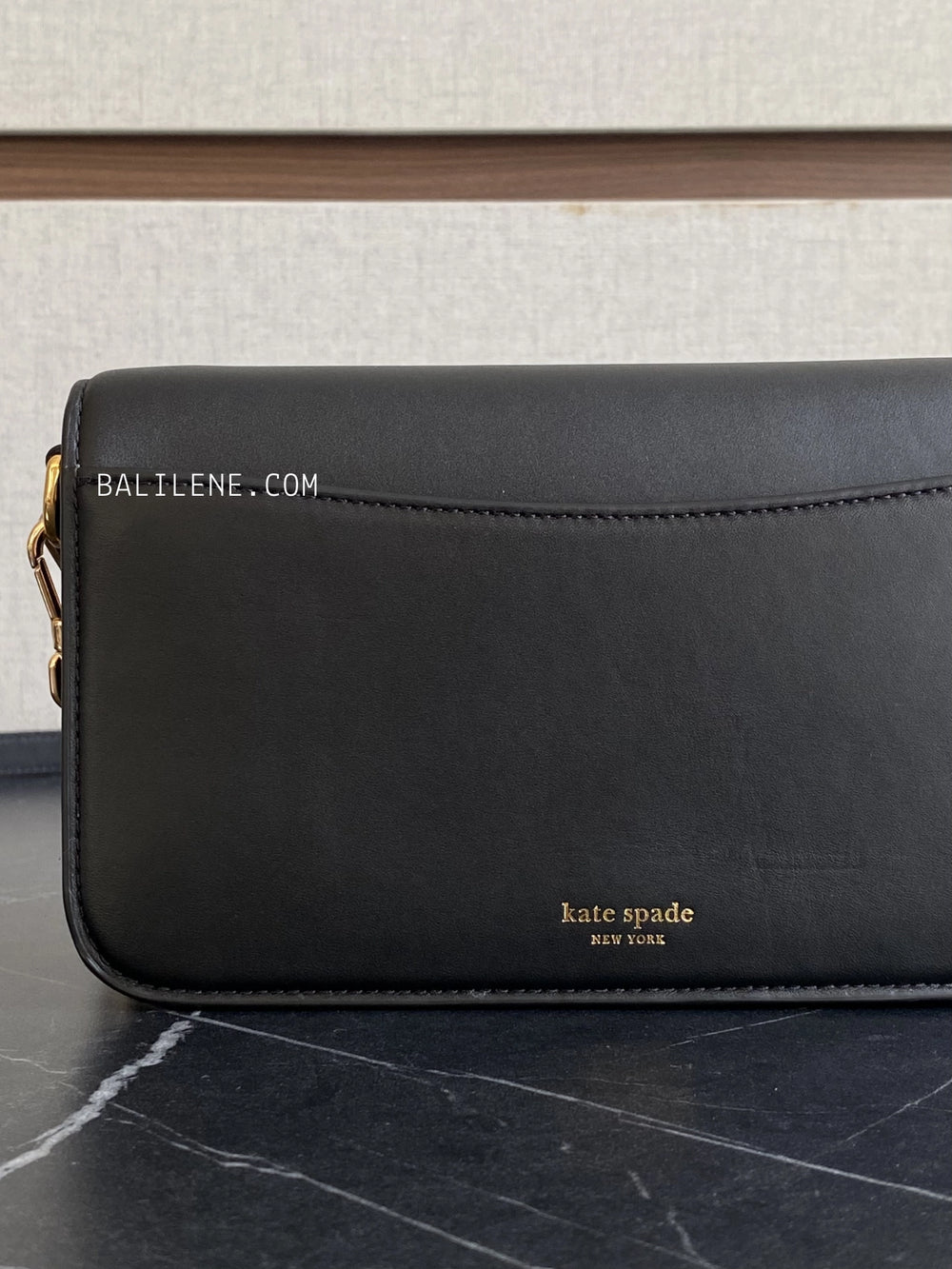 detail-belakang-Kate-Spade-Dakota-Small-Crossbody-Bag-Black-balilene