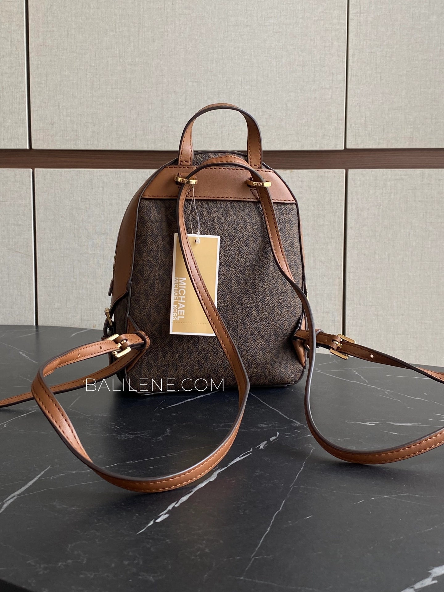 detail-belakang-Michael-Kors-Jaycee-Extra-Small-Logo-Brown-balilene