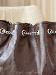 detail-chain-Coach-Evelyn-Shoulder-Bag-With-Quilting-Maple-balilene