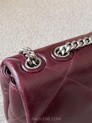 detail-chain-Tory-Burch-Small-Kira-Diamond-Quilt-Distressed-Shoulder-Bag-Dark-Carmine-balilene