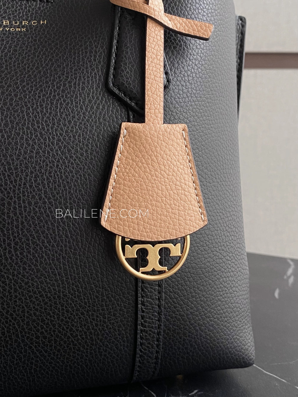detail-charm-Tory-Burch-Perry-Small-Triple-Compartment-Tote-Bag-Black-balilene