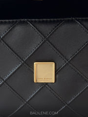 detail-closure-Tory-Burch-Fleming-Soft-Small-Convertible-Shoulder-Bag-Black-balilene