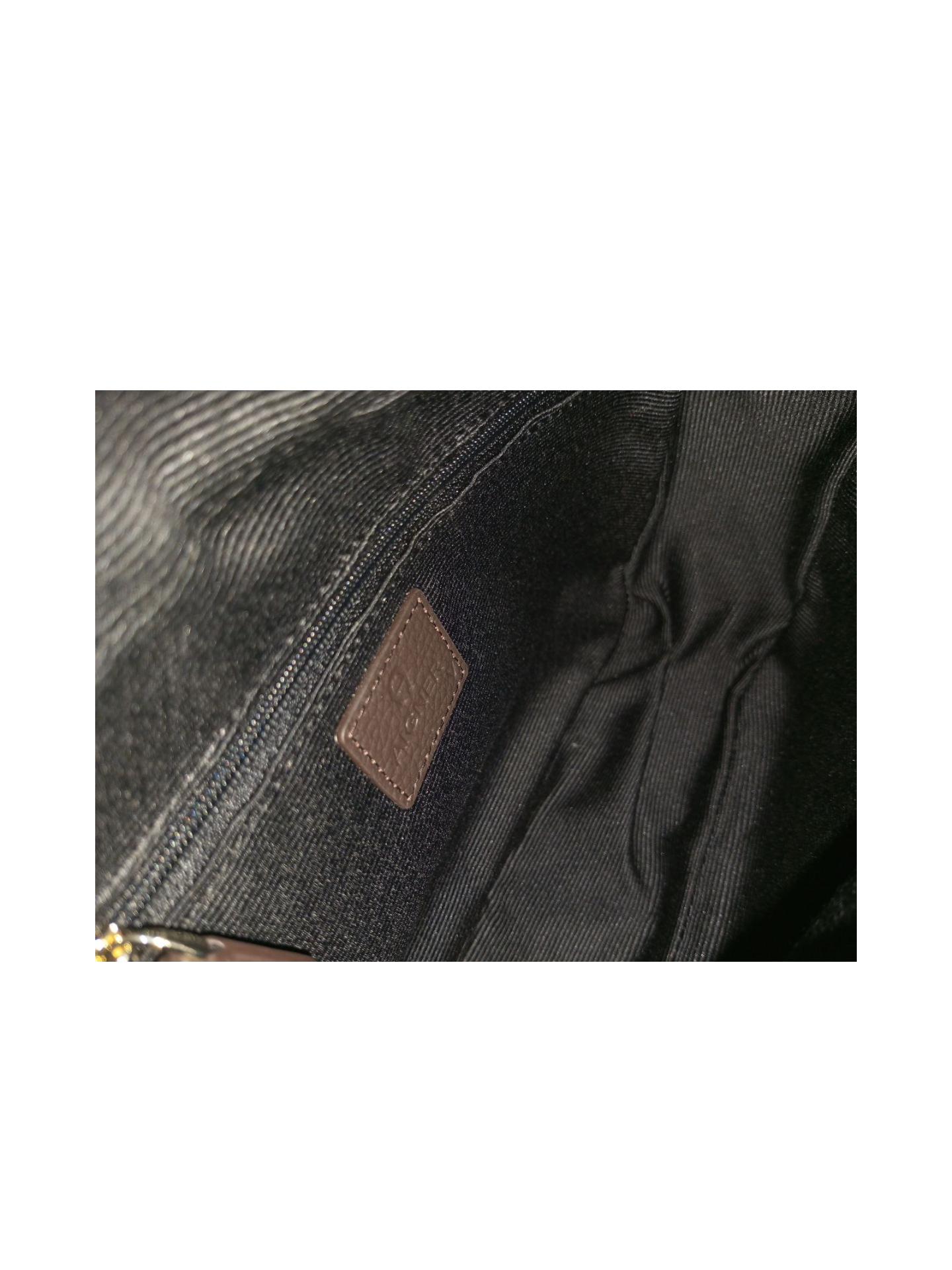 detail-dalam-Aigner-Logo-Crossover-Bag-Fango