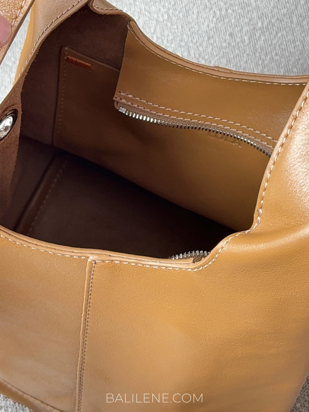 detail-dalam-BYL-Medium-Toffee-Leather-Paper-Bag-261BBAJ2M-10603-balilene