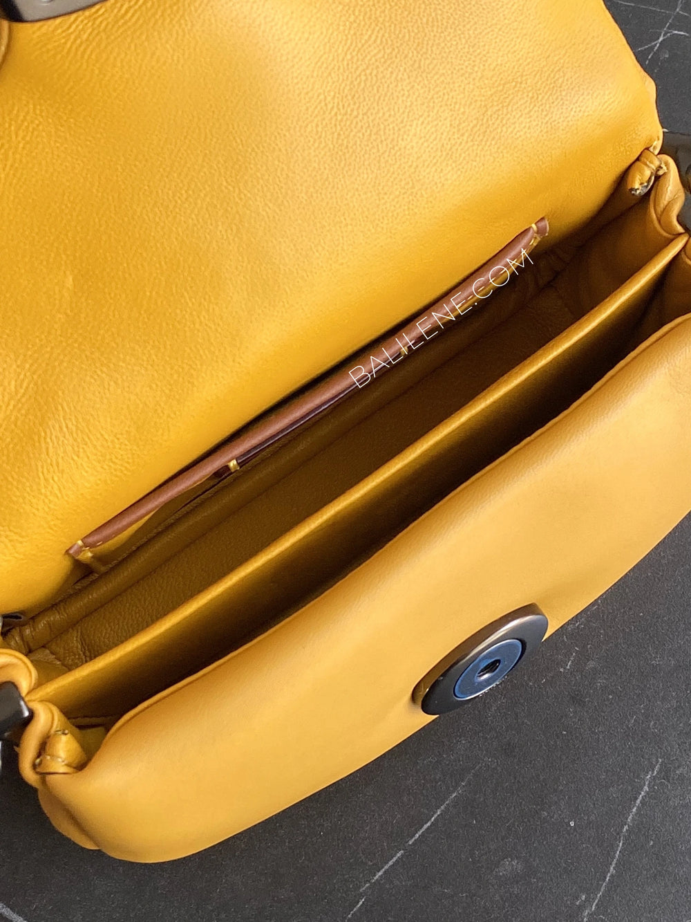 detail-dalam-Coach-C3880-Pillow-Tabby-Shoulder-Bag-18-Buttercup-balilene
