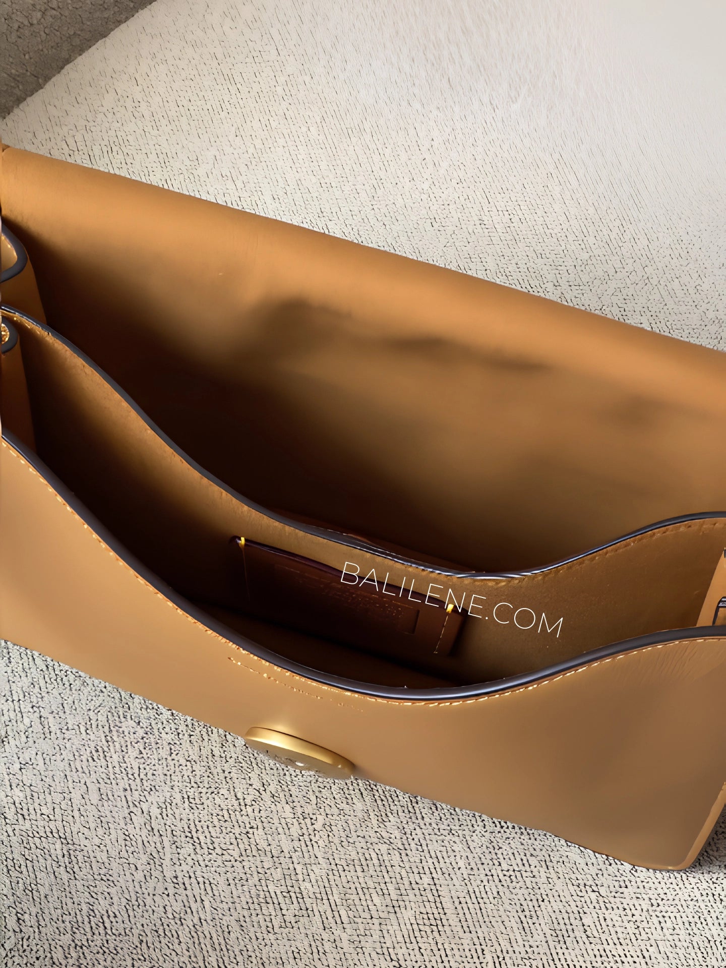 detail-dalam-Coach-Chain-Tabby-Shoulder-Bag-Honey-Brown-balilene
