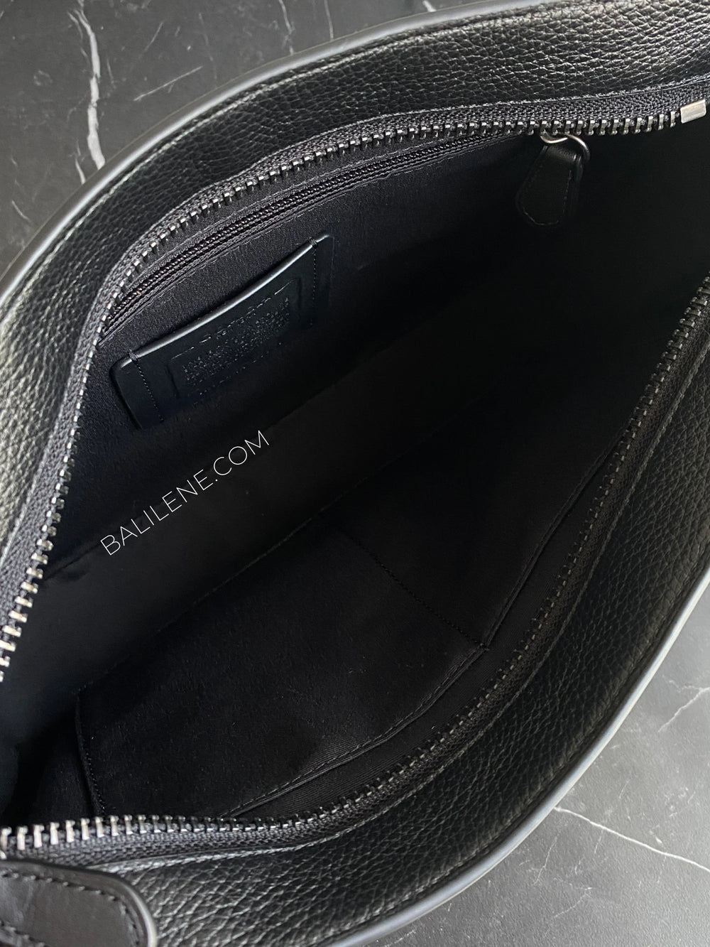 detail-dalam-Coach-District-Crossbody-Bag-In-Signature-Canvas-Charcoal-Black-balilene